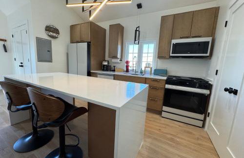 Chic Luxe Spa Retreat Light Filled King Bed Garage - Foto 5