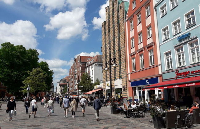 City Center Modern Retreat - Photo 12