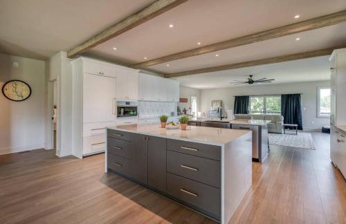 6BR Lakefront Private Dock & Bonfire Sleeps 12 - Foto 42