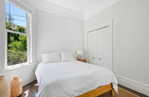 Minimalistic 1885 Queen Anne Cottage 2B-2B Upper Level Flat in Alameda - Foto 26