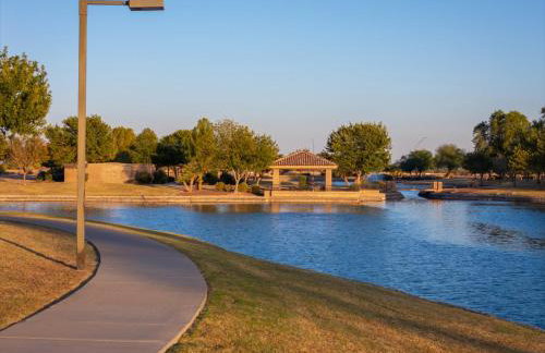 Pet friendly 3br 2ba Private optional heated Pool BBQ grill Golf Clubs close to park - Foto 48