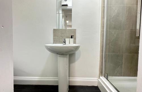 Cozy Two Bedroom Apt in Central Ilkeston with Netflix and Work-ready - Foto 29