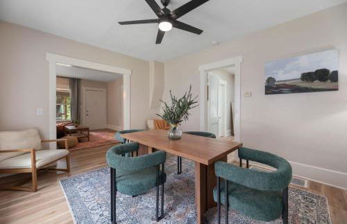 Beautiful 2 Bed 1 Bath home near College Hill - Photo 12