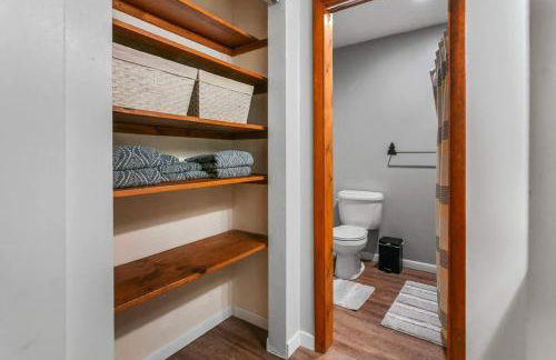 Lakeside Getaway includes Hot Tub pet friendly - Foto 20