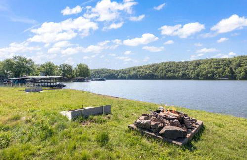 Huge Lakefront Yard, Private Dock - Amazing Views! - Foto 48