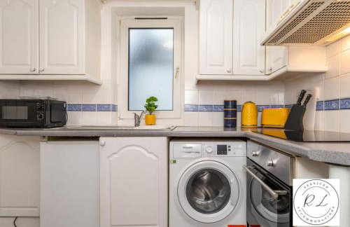 Elegant Wigston Getaway - Modern Comfort & Free Parking - Foto 16