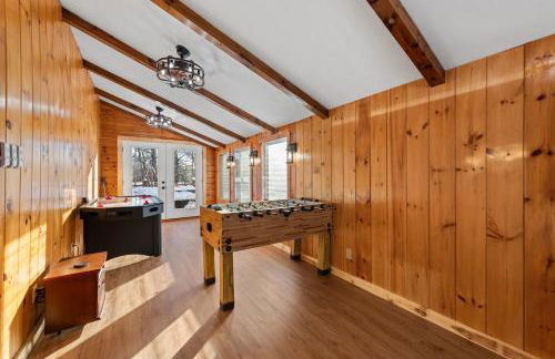 NEW Modern Barrel Getaway HOT TUB & Game Room - Foto 12