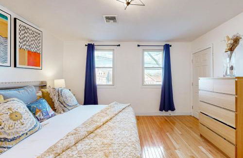 Walk to Transit and Eats! Urban Oasis in Newton - Foto 17