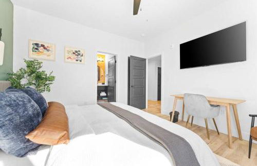 The Luxx - ALL NEW / 4 BD / Poolside / Hot Tub / Lake View - Foto 26