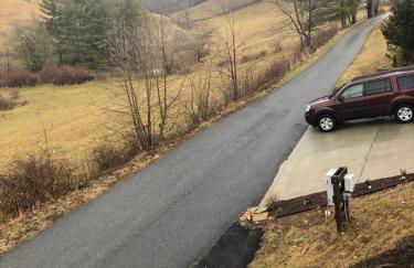 Serene Rustic Farmhouse Mountain Cottage (Sleeps 4) - Foto 35