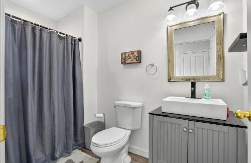 Welcome to Hokie Haven by the Bay - where Chesapeake sunsets meet Hokie spirit. - Foto 33