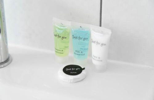 5 Bedroom House - 10 Guests - Multiple off Street Parking - Garden - Smart TV - WIFI - Contractors - Families - Groups - Top Rated - 98Q - Photo 24