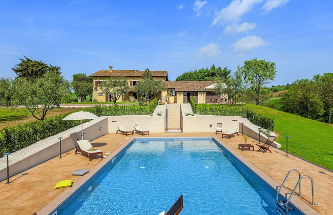 Inviting Holiday Home in San Costanzo With Swimming Pool - Foto 1