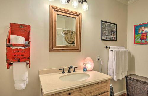 Cozy and Quiet Studio with Porch, Near Scenic Railway! - Foto 18