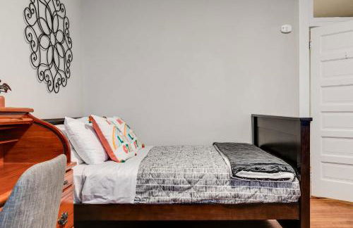 E2 Centrally located in Carytown fully fenced - Foto 8