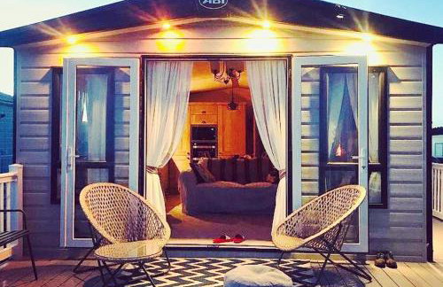 SeaView Sleeps 4to6 Pet friendly Parking - Photo 58