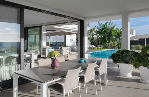 4-Bedroom Modern Villa with Sea View - Photo 23