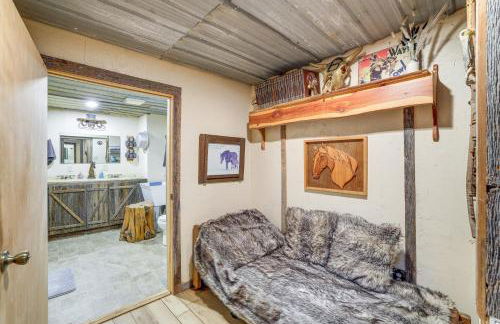 Pet-Friendly Purdy Home with Horse Stables and Trails! - Foto 12