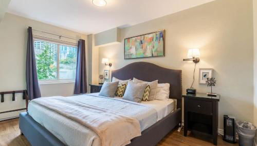 Eclectic Downtown & Cap Hill King bed & Kitchen - Photo 2