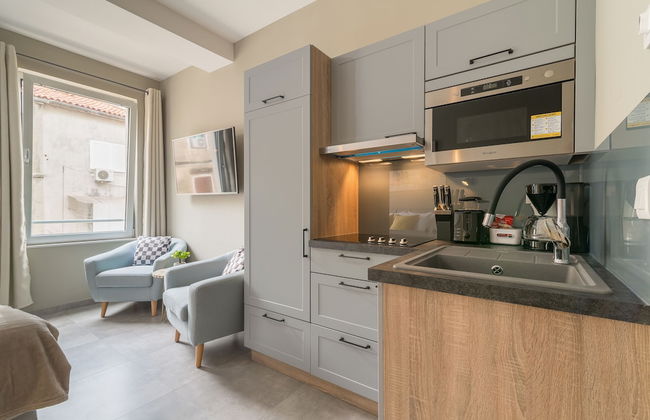 Luxurious Suites Elegance - Photo 25