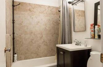 SunHouse 1410sqft BBQ 3xTVs Pets W/D Backyard - Photo 7