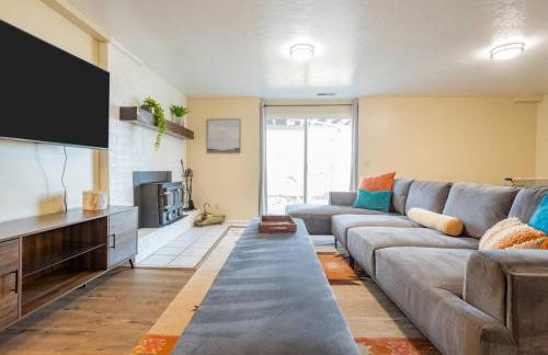 Spacious 6 BR Extended Stay - Photo 5