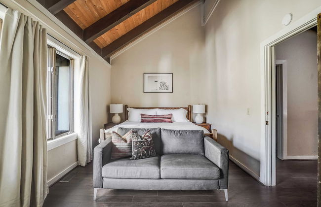 Marillac by Avantstay Gorgeous Ski Cabin w/ Balcony & Patio - Photo 12