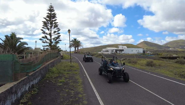 Los Volcanes Natural Park Buggy Tour - Foto 3