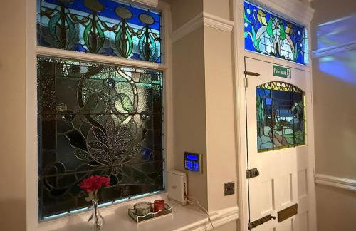 Large Luxury 4 bedroom home with parking - Foto 19