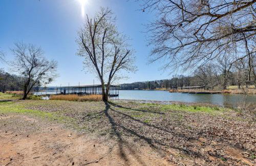 New Blaine Getaway - Walk to Lake Dardanelle! - Foto 21