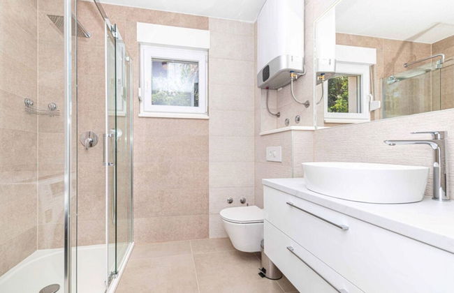 Expansive Retreat With Private Pool & Bbq, Near the Beach - Foto 27