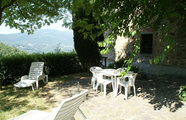 Farmhouse in Dicomano With Tuscan Views - Photo 14