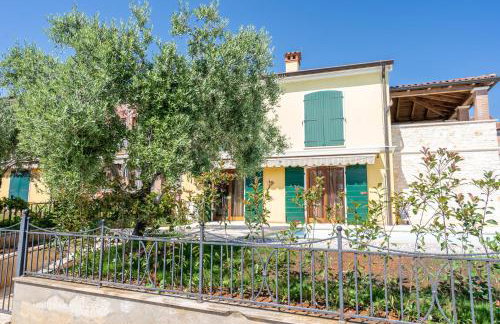 Charming Orange Apartment with Private Pool and Garden Oasis - Foto 6