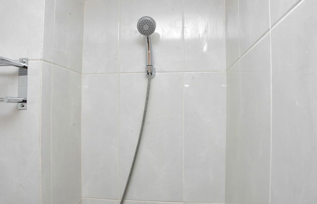 Comfy Studio Room at Evenciio Margonda Apartment - Photo 10