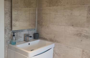 3 Bed Countryside Cottage in Harrogate with free parking and strong wifi - Photo 32