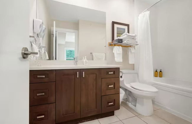 Modern 4BR Penthouse With Lake Views - Foto 26