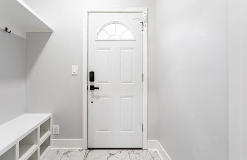 Modern Escape 3BR Apt with Parking - Foto 49
