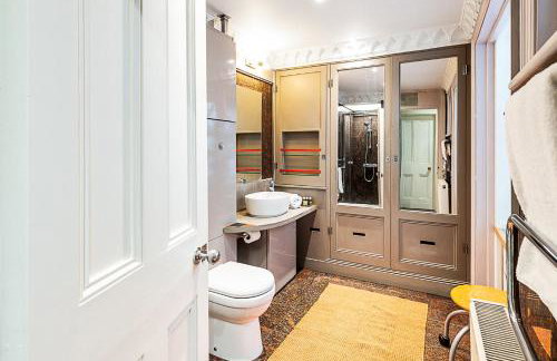 Elegant Highgate Garden Retreat - Photo 19