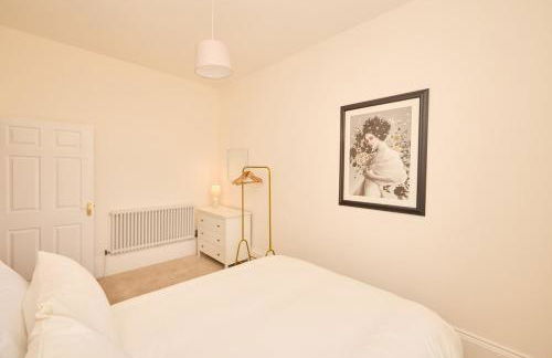 The Corner by the Castle - Photo 18