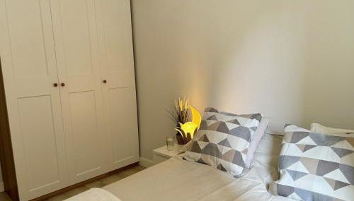 Rastro, Plaza Mayor and Madrid Río - Photo 3