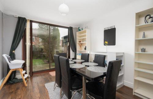 Manchester Business and Leisure Home with Free Parking - Foto 4