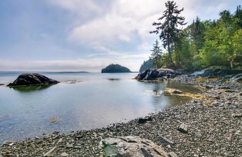 Enchanting Waterfront Sorrento Home with Deck! - Foto 27