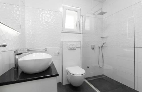 Modern Villa with Pool - Photo 25