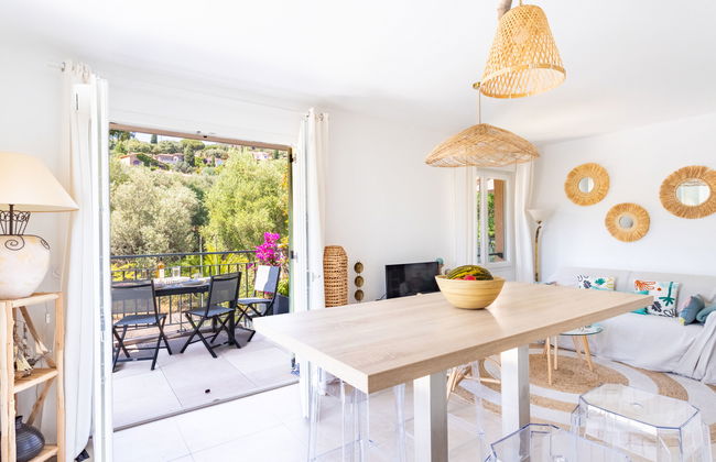 2 bedroom Apartment in Bormes-les-Mimosas with swimming pool and garden - Photo 3