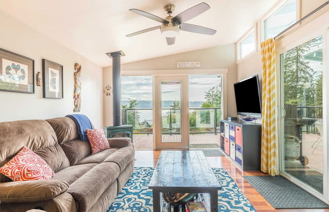 Wolf Beach Cottage by Avantstay Harbor Views - Photo 4