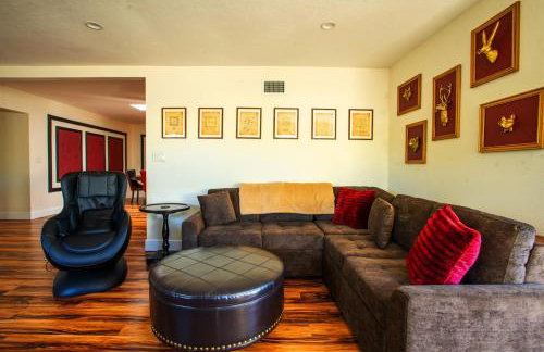 4BR Group Retreat w Golf Green, Poker & Fire Pit - Foto 3