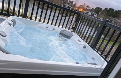 Kingfisher Lodge - Lakeside Lodge With Hot Tub - Foto 5
