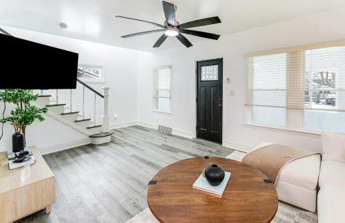 Walkable and Modern! Syracuse Home Near Campus - Foto 4