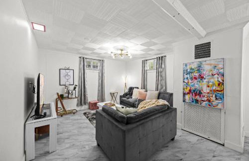 Modern Apartment with Parking & Prime Location - Foto 41