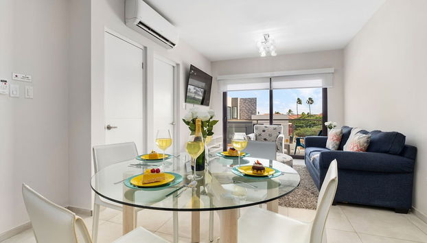 1BR Gold Coast Pools Tennis Gym Security - Foto 4, Habitación